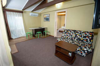 Гостиница Венеция Анапа 2 комнатный номер с миникухней-1